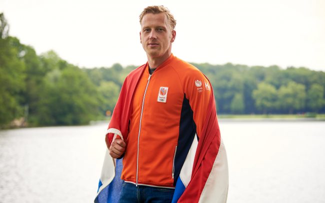 Ferry Weertman wearing TeamNL vest and Dutch flag